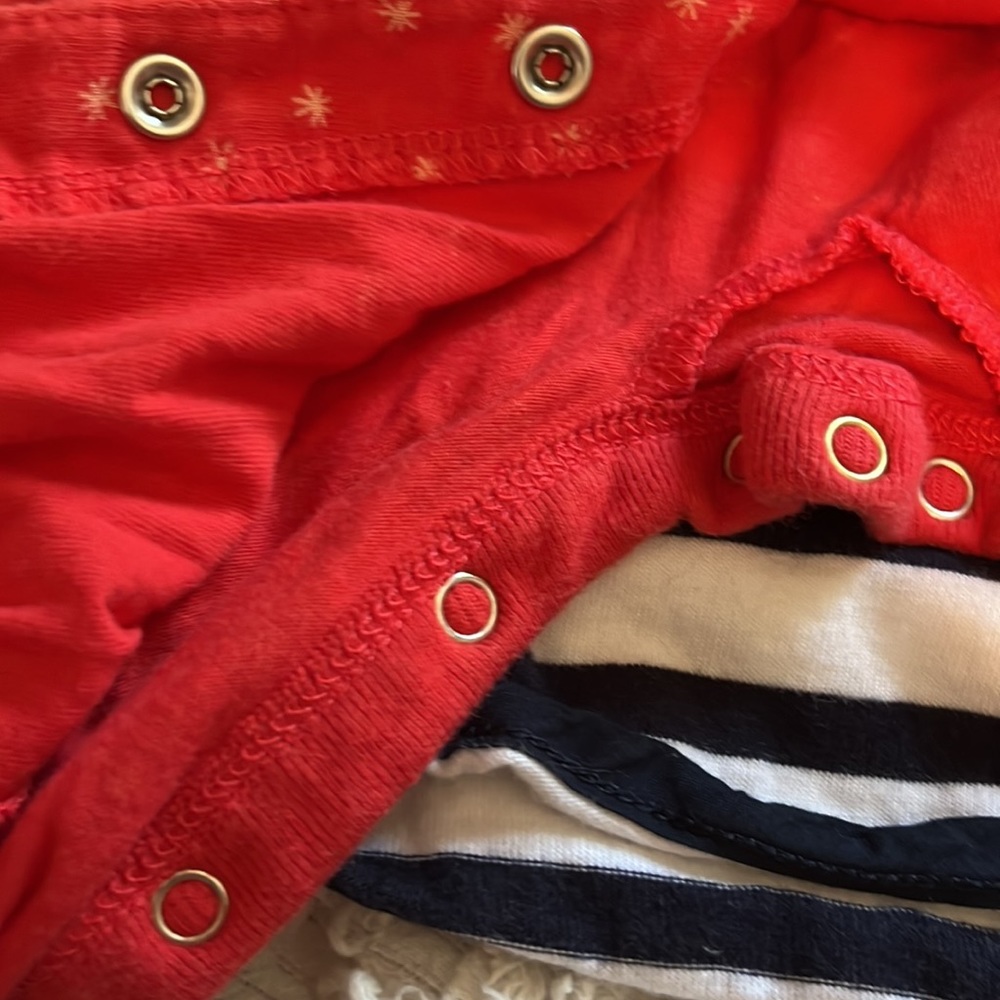 4 Baby Gap outfits (3 dresses, one romper) - Picture 3 of 11